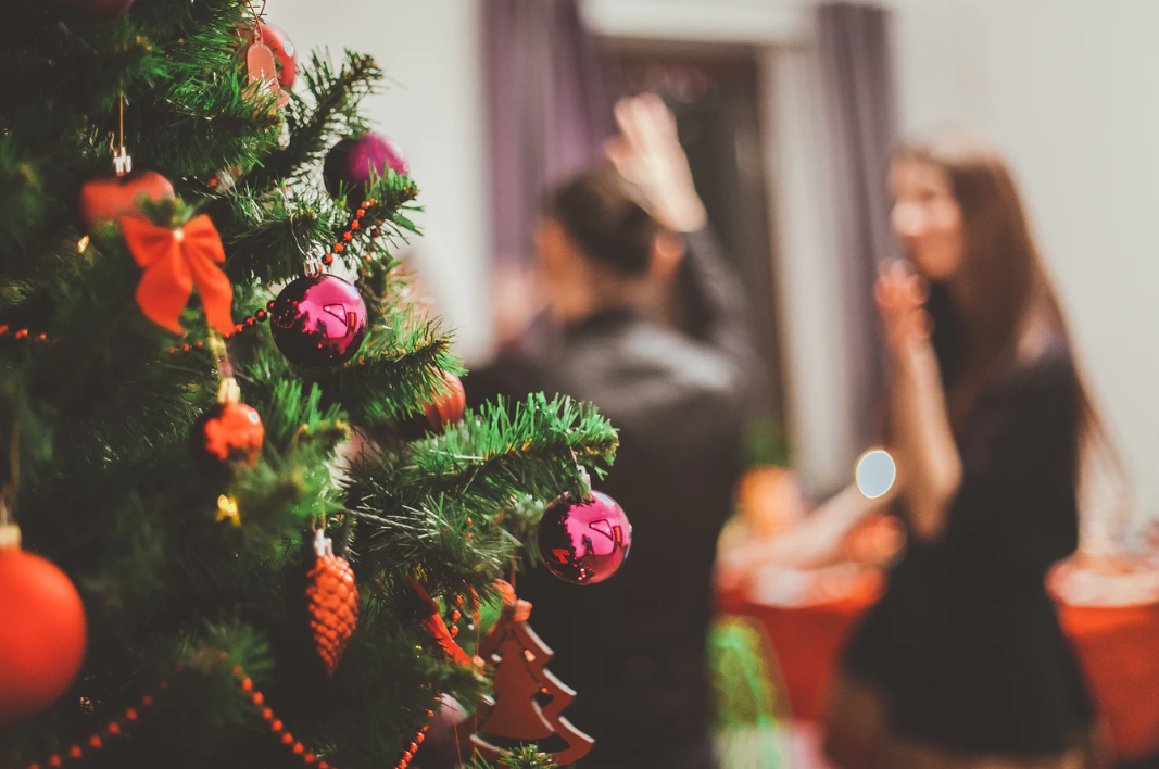 Dos-and-Dont-Do’s & Don’ts at the Office Christmas Party